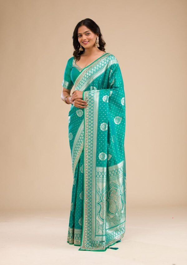 Enchanting Rama Green Banarasi Silk Saree with Exquisite Zari Work - Image 3