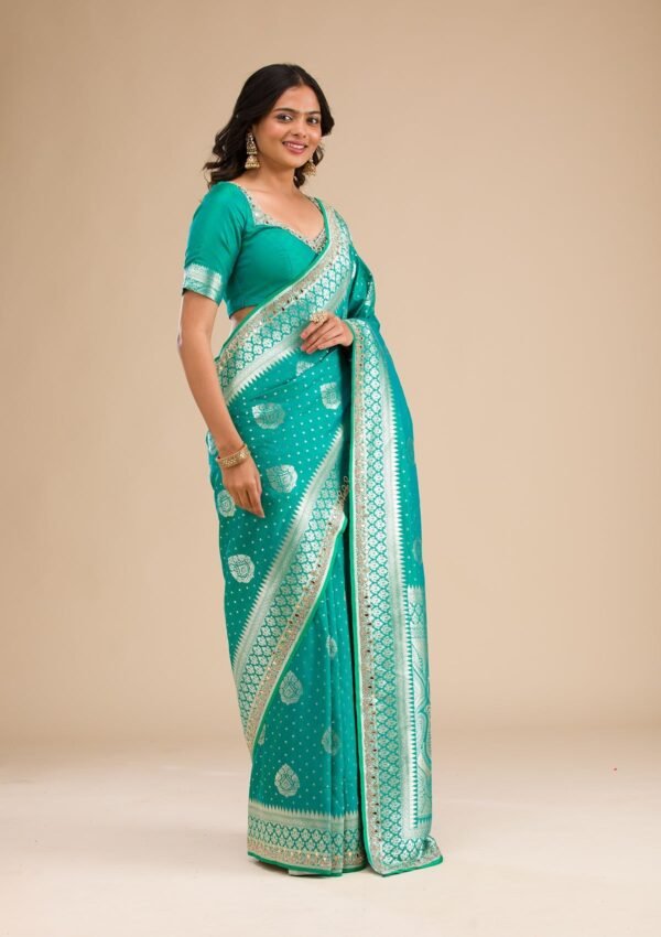 Enchanting Rama Green Banarasi Silk Saree with Exquisite Zari Work - Image 4