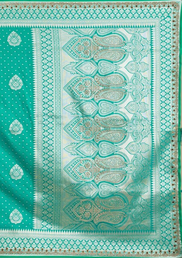 Enchanting Rama Green Banarasi Silk Saree with Exquisite Zari Work - Image 8