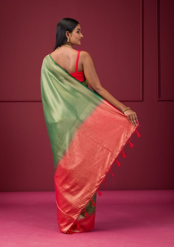 Elegant Bottle Green Soft Silk Saree with Exquisite Zariwork - Image 2