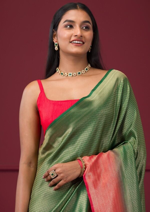 Elegant Bottle Green Soft Silk Saree with Exquisite Zariwork - Image 7