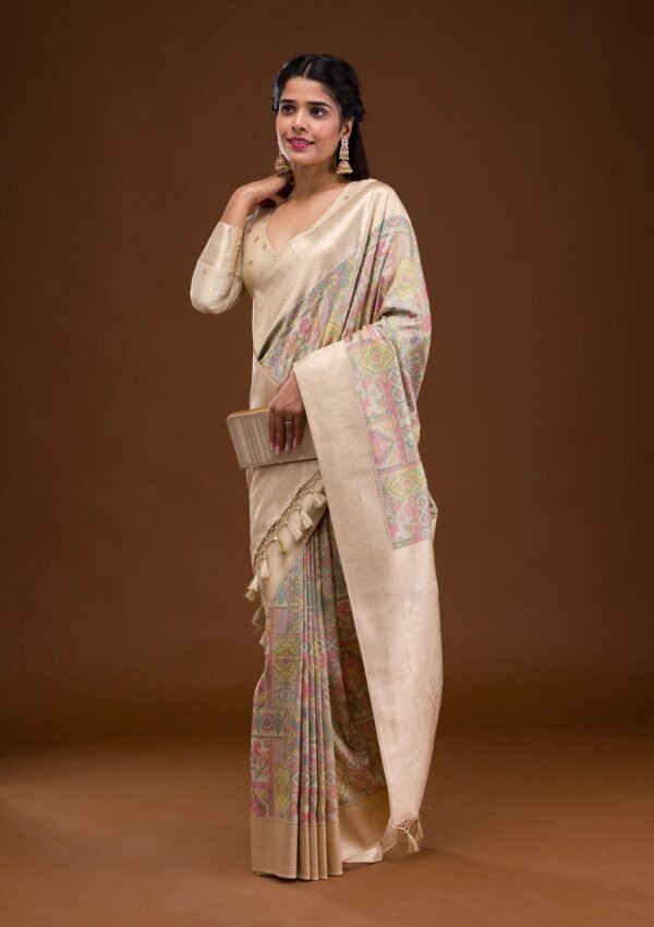 Elegant Cream Banarasi Silk Saree with Intricate Zari Work - Image 5