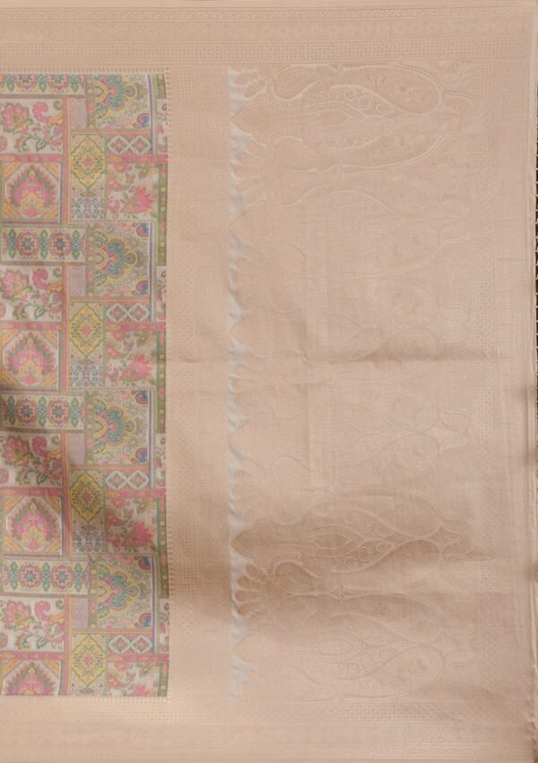 Elegant Cream Banarasi Silk Saree with Intricate Zari Work - Image 8