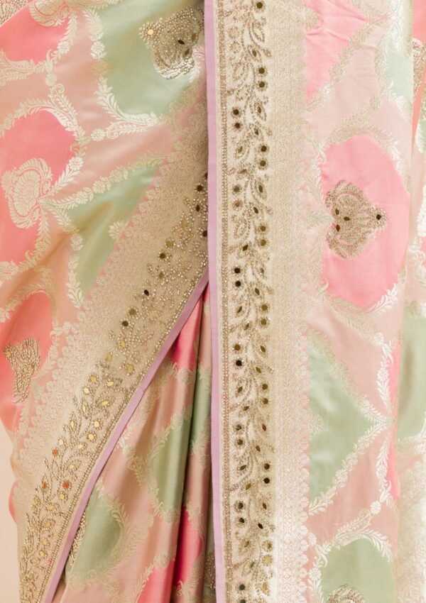Elegant Lavender Banarasi Silk Saree with Exquisite Stonework - Image 7