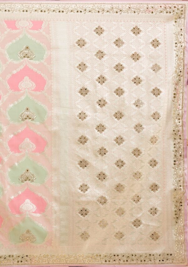 Elegant Lavender Banarasi Silk Saree with Exquisite Stonework - Image 8