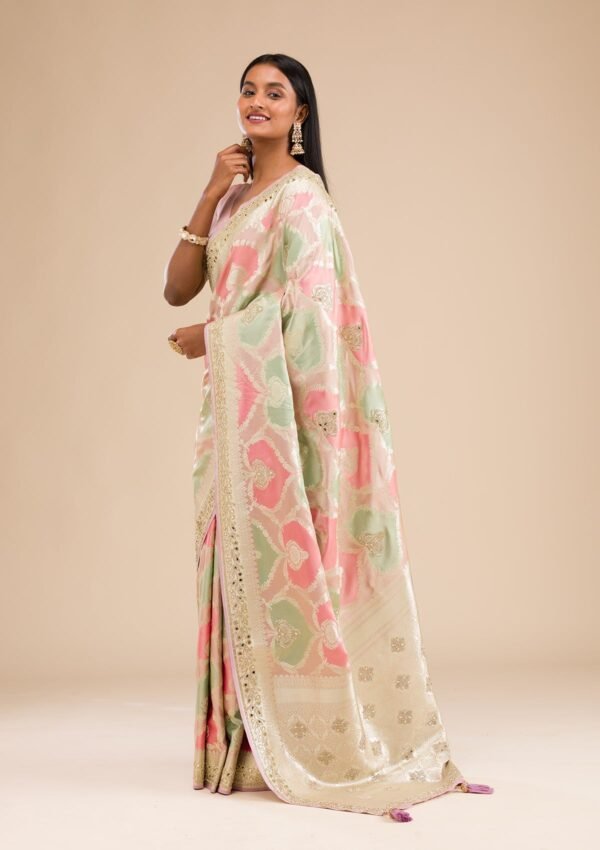 Elegant Lavender Banarasi Silk Saree with Exquisite Stonework - Image 3