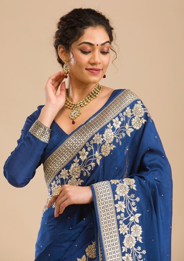 Elegant Navy Blue Banarasi Silk Saree with Exquisite Zari Work - Image 3