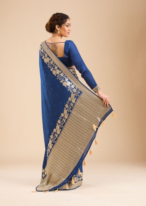 Elegant Navy Blue Banarasi Silk Saree with Exquisite Zari Work - Image 2