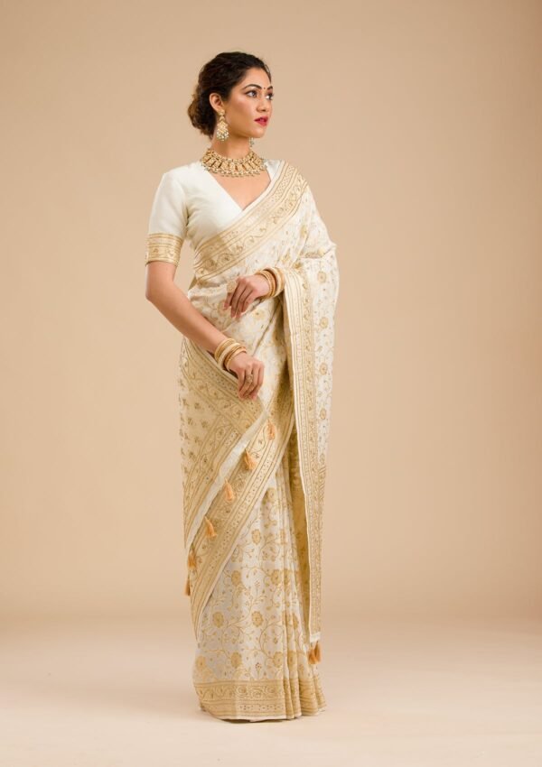 Elegant Off White Banarasi Silk Saree with Exquisite Zari Work - Image 4