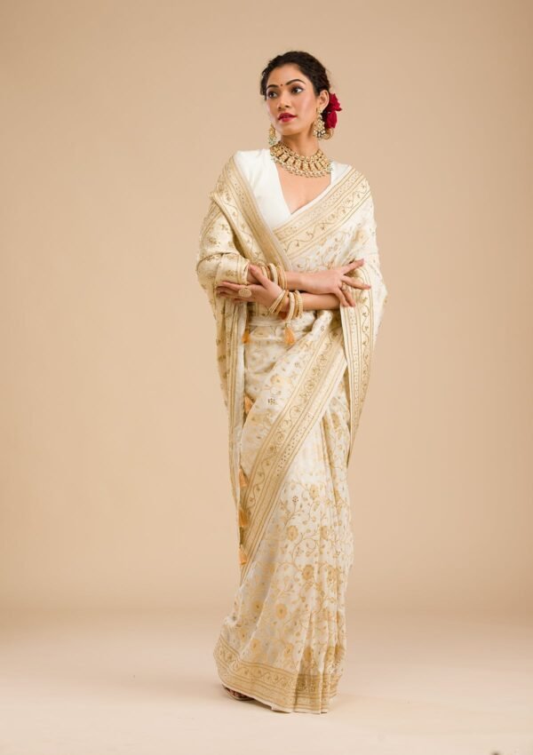 Elegant Off White Banarasi Silk Saree with Exquisite Zari Work - Image 6