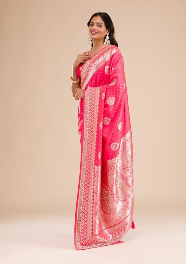 Stunning Pink Banarasi Silk Saree with Exquisite Zari Work - Image 3