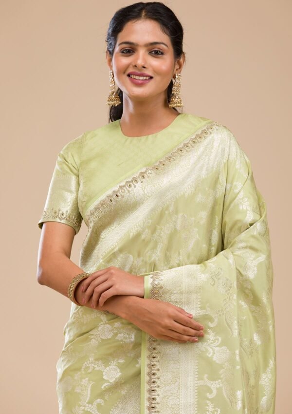 Elegant Pista Green Soft Silk Saree with Exquisite Zari Work - Image 6