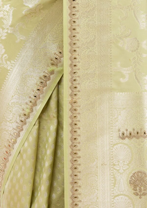 Elegant Pista Green Soft Silk Saree with Exquisite Zari Work - Image 8
