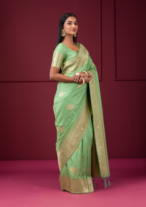 Elegant Pista Green Soft Silk Saree with Exquisite Zari Work - Image 5