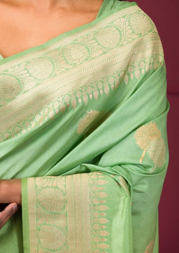 Elegant Pista Green Soft Silk Saree with Exquisite Zari Work - Image 8