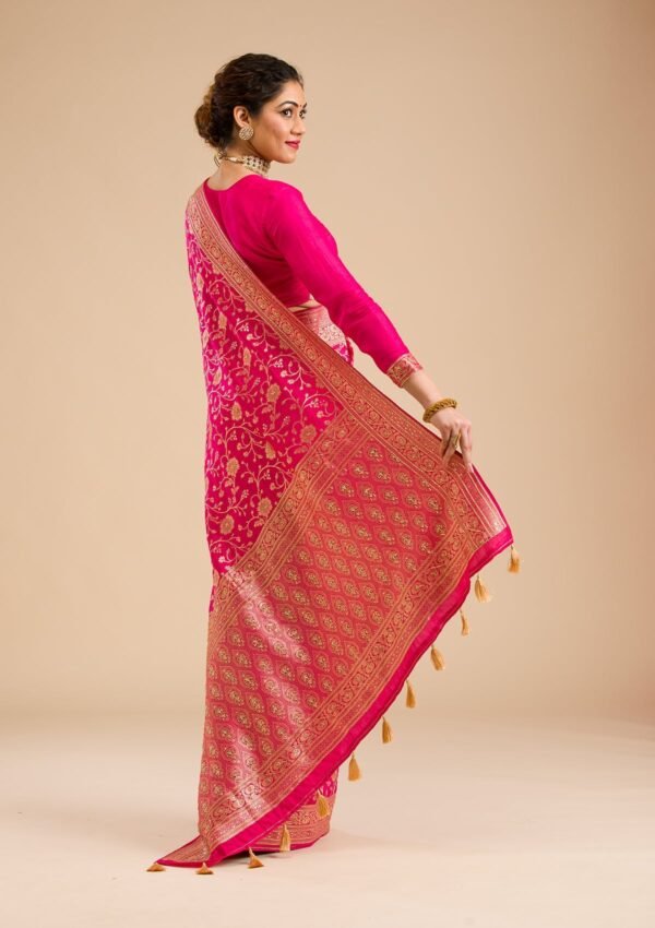 Elegant Rani Pink Banarasi Silk Saree with Exquisite Zari Work - Image 2