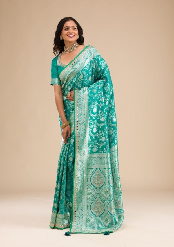 Exquisite Sea Green Banarasi Silk Saree with Elegant Zari Work - Image 4
