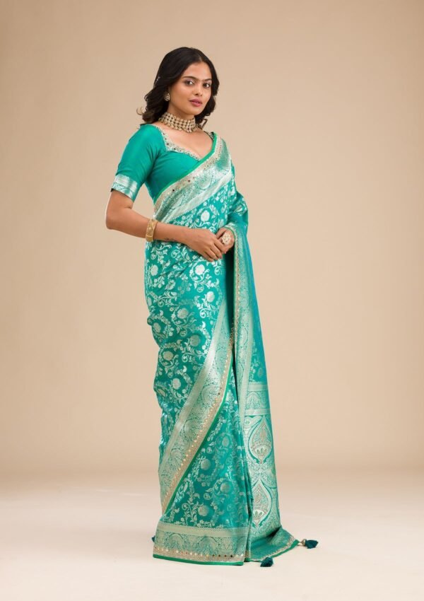 Elegant Sea Green Banarasi Silk Saree with Stunning Zari Work - Image 5